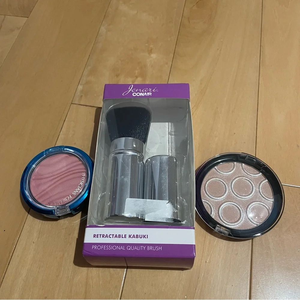 New makeup and brush set
